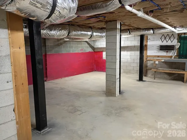 a view of entryway with workspace