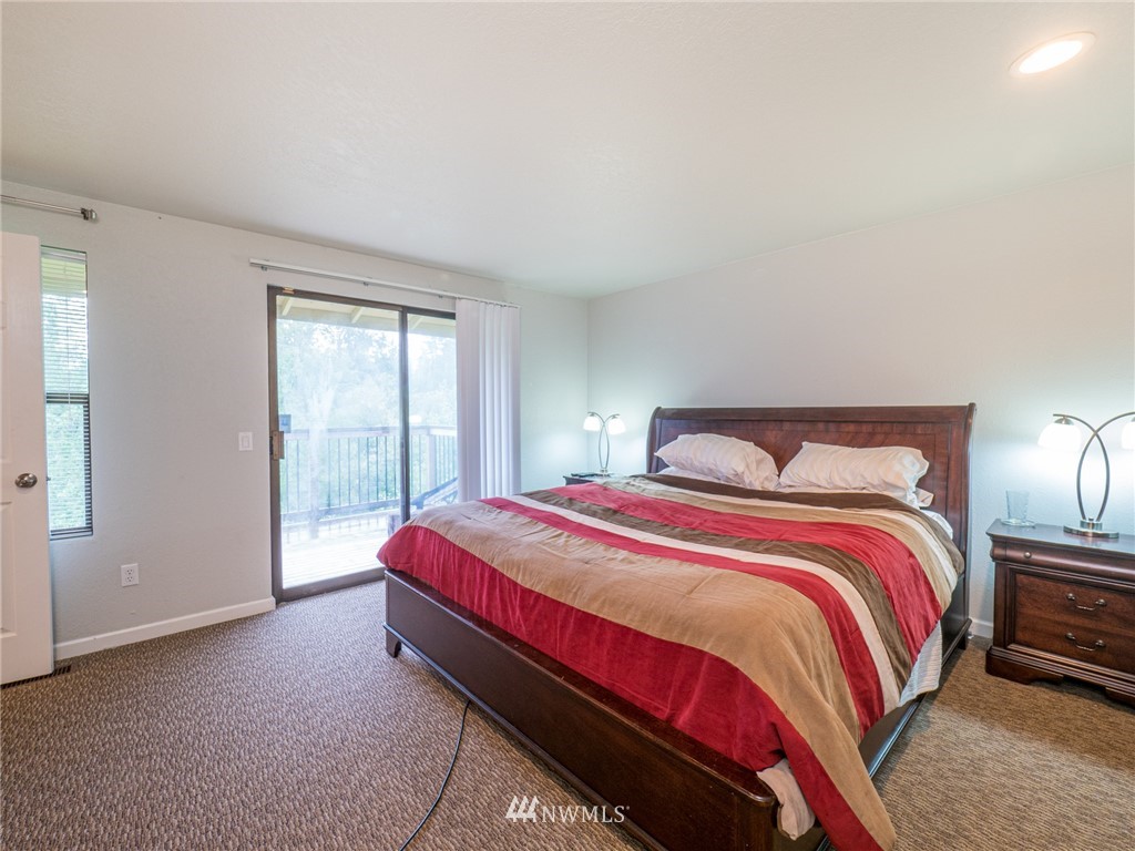 20004 Bartlett Road Bothell, WA 98012 - Photo 14 of 22