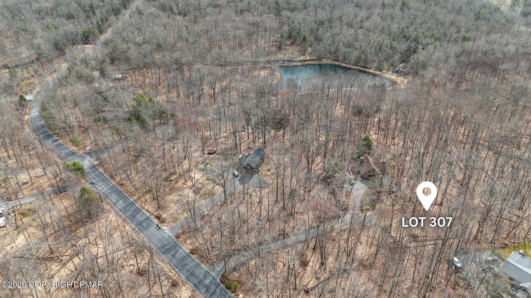 Aerial View/Proximity to Lake