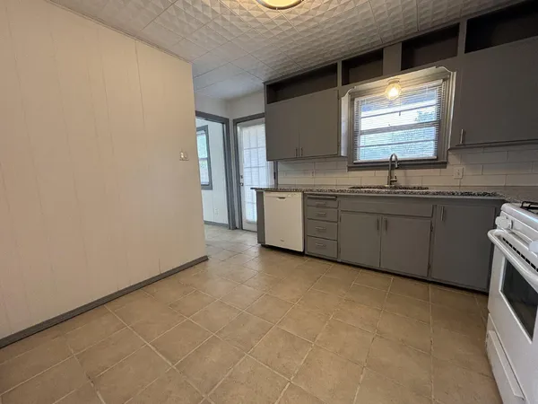 $1,000 | 1915 46th Street, Lubbock, TX 79412