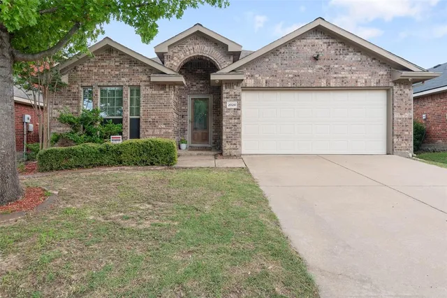 $269,999 | 2028 Lake Trail Drive, Heartland, TX 75126