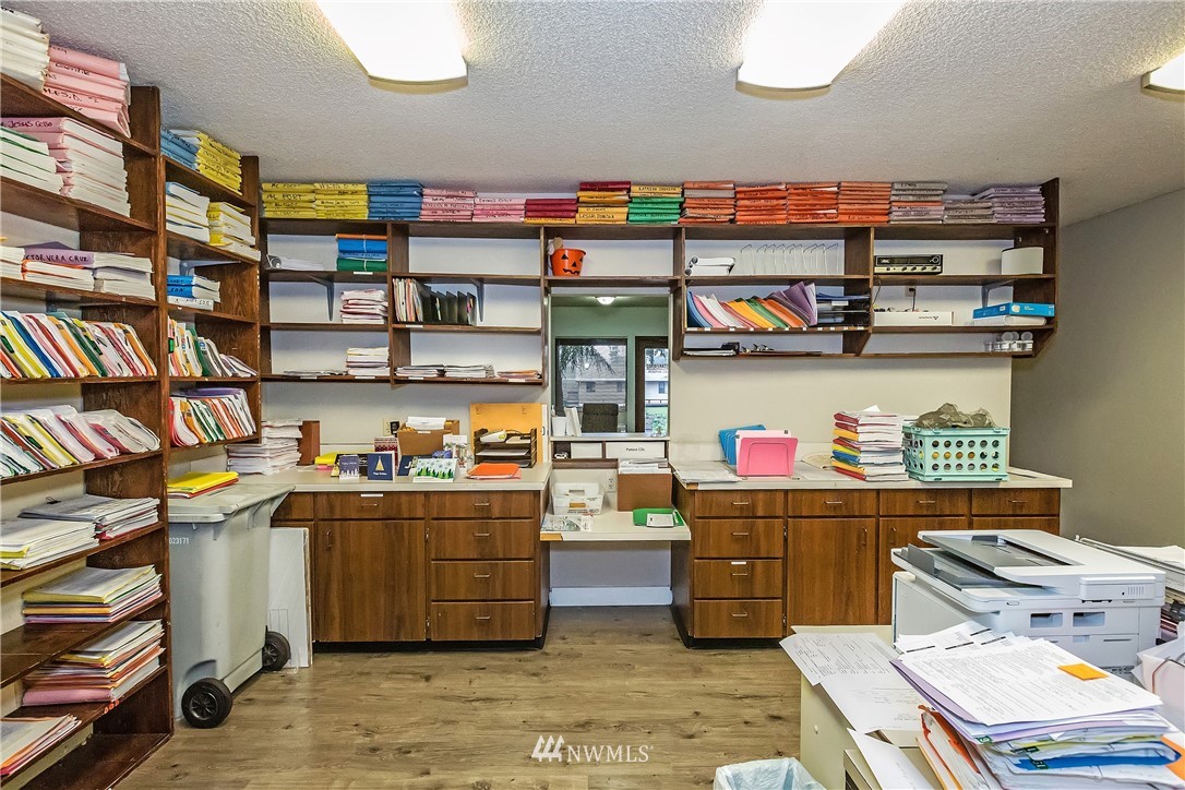 900 Sheridan Road, Unit 105 Bremerton, WA 98310 - Photo 8 of 23 a room with a book shelf and cabinets
