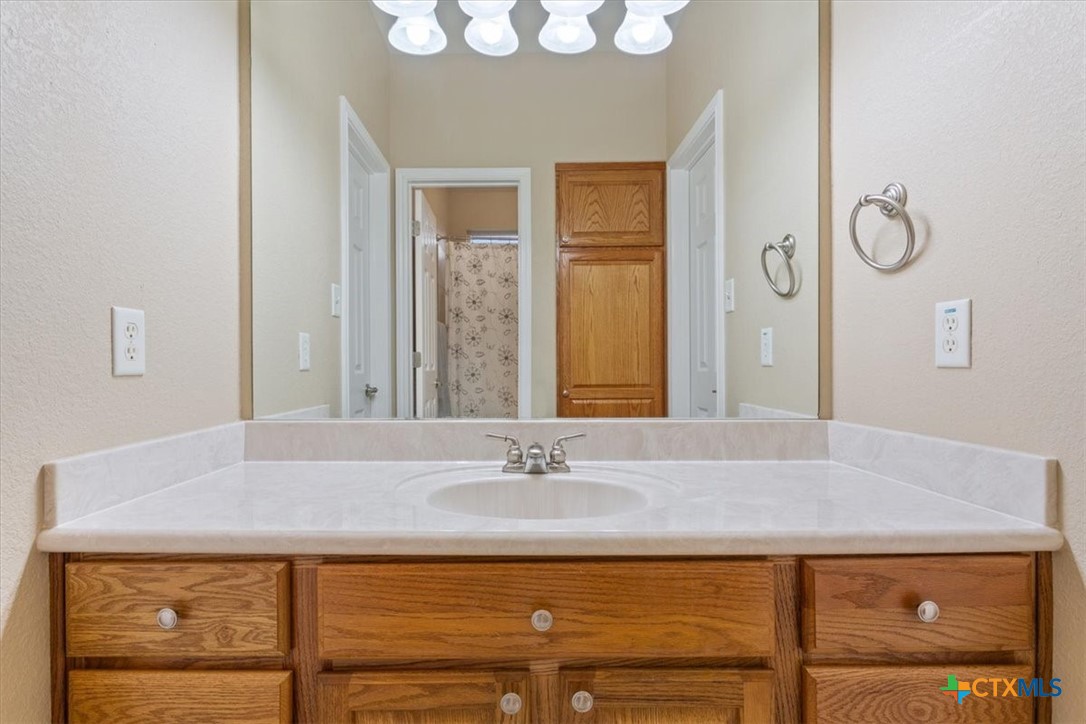 2750 Hester Way Salado, TX 76571 - Photo 28 of 36 Jack and Jill Bath