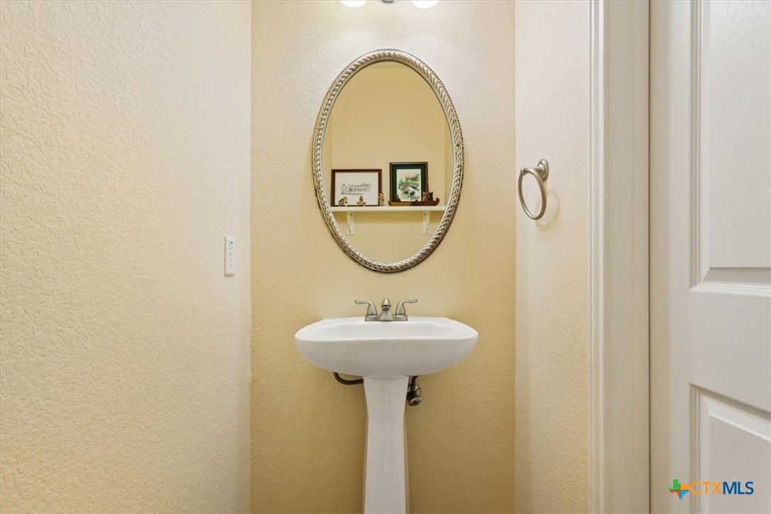 2750 Hester Way Salado, TX 76571 - Photo 29 of 36 1/2 Guest Bath