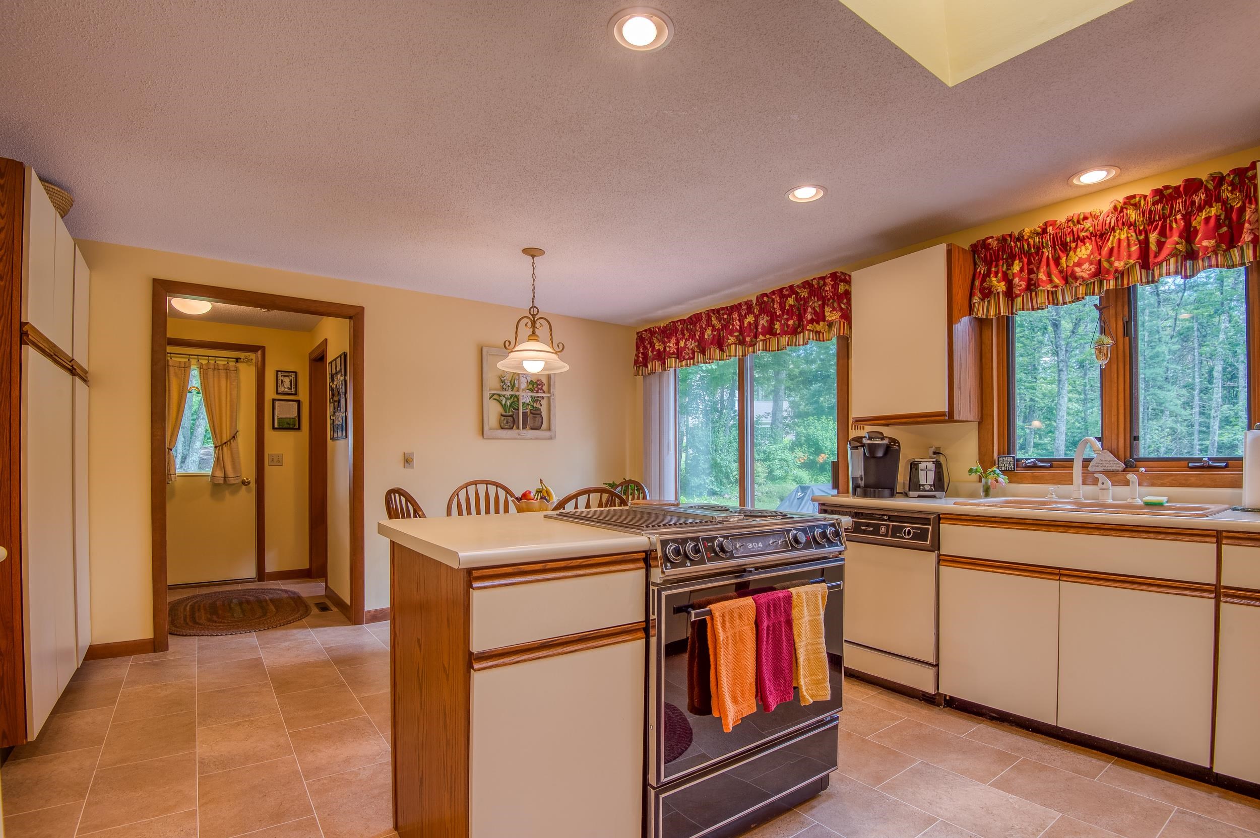 153 Sunset Hill Road Conway, NH 03860 - Photo 7 of 40