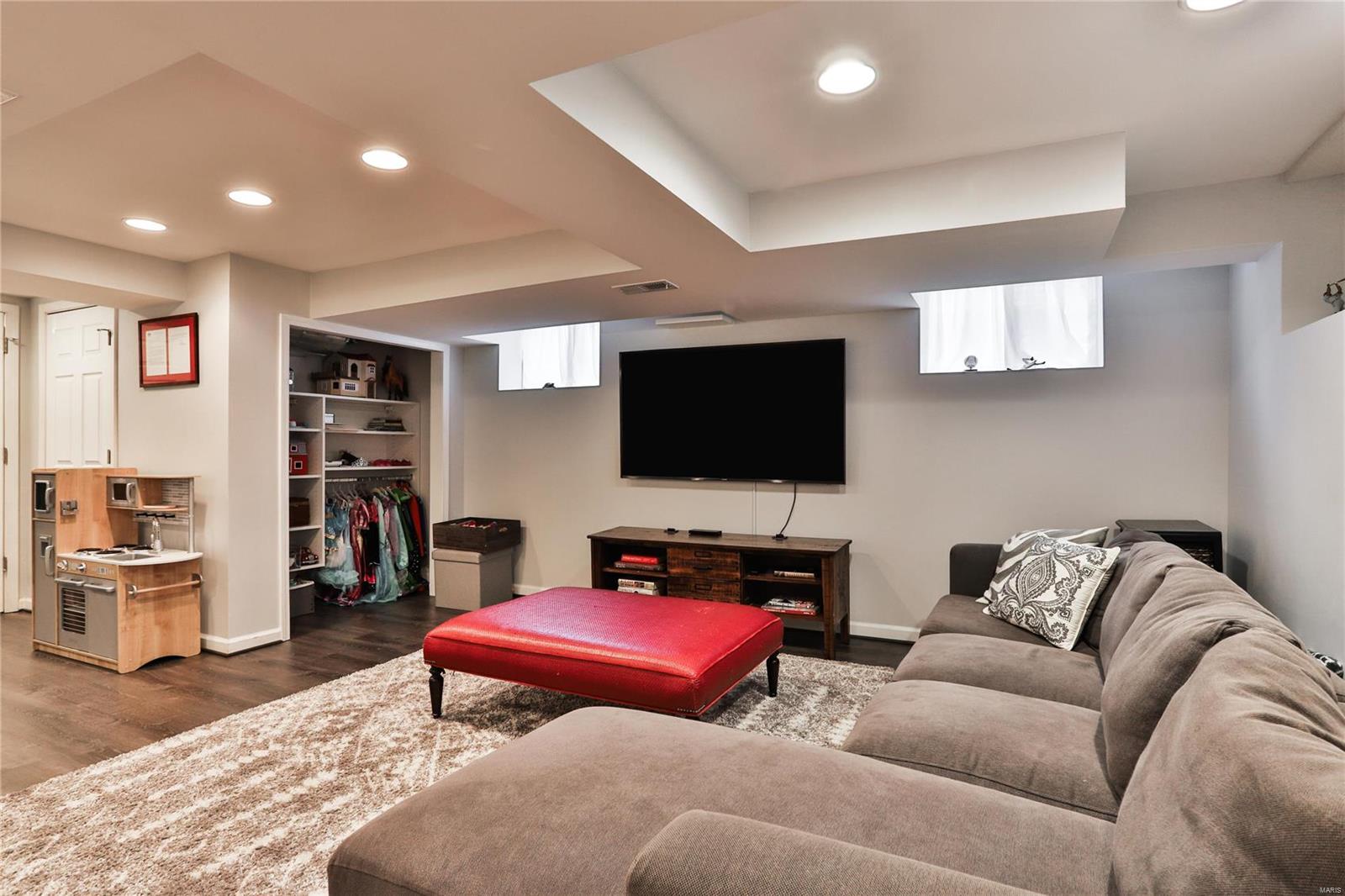 26 Waverton Drive Ladue, MO 63124 - Photo 33 of 45