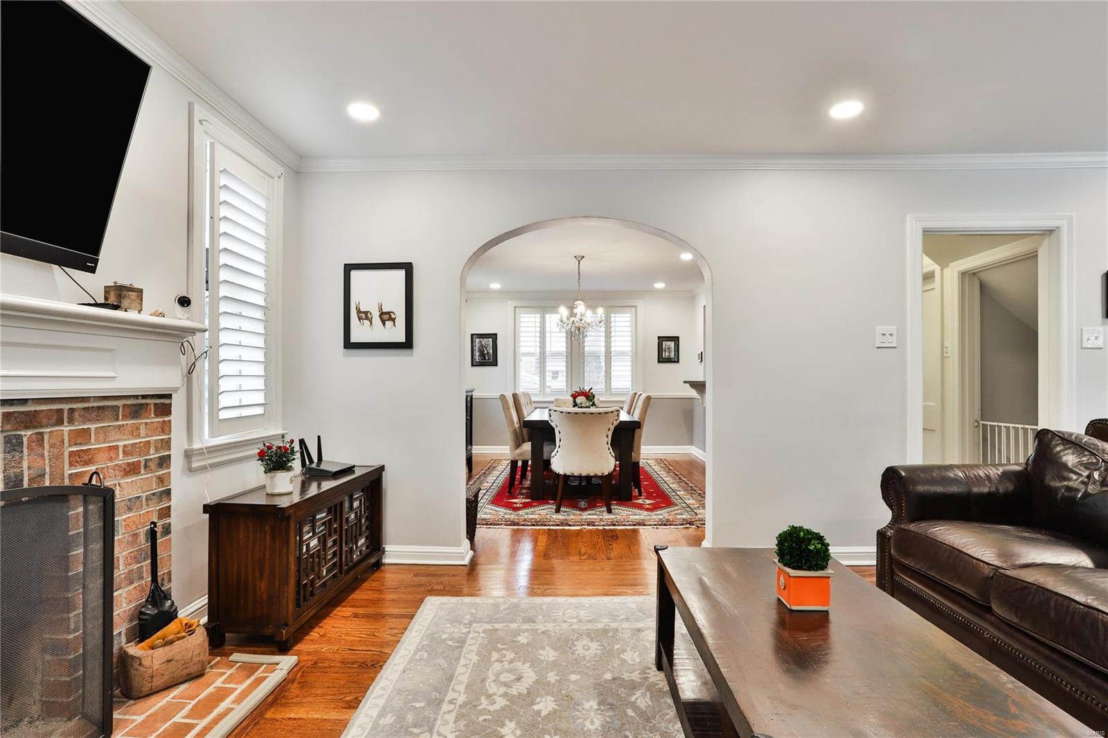 26 Waverton Drive Ladue, MO 63124 - Photo 9 of 45