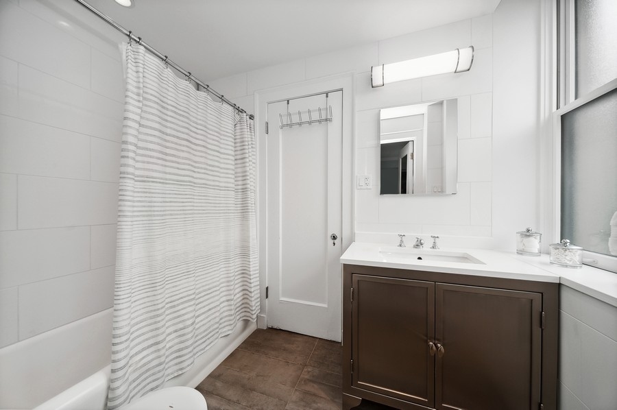 3100 North Sheridan Road, Unit 4B Chicago, IL 60657 - Photo 15 of 19 a bathroom with a double vanity sink and mirror