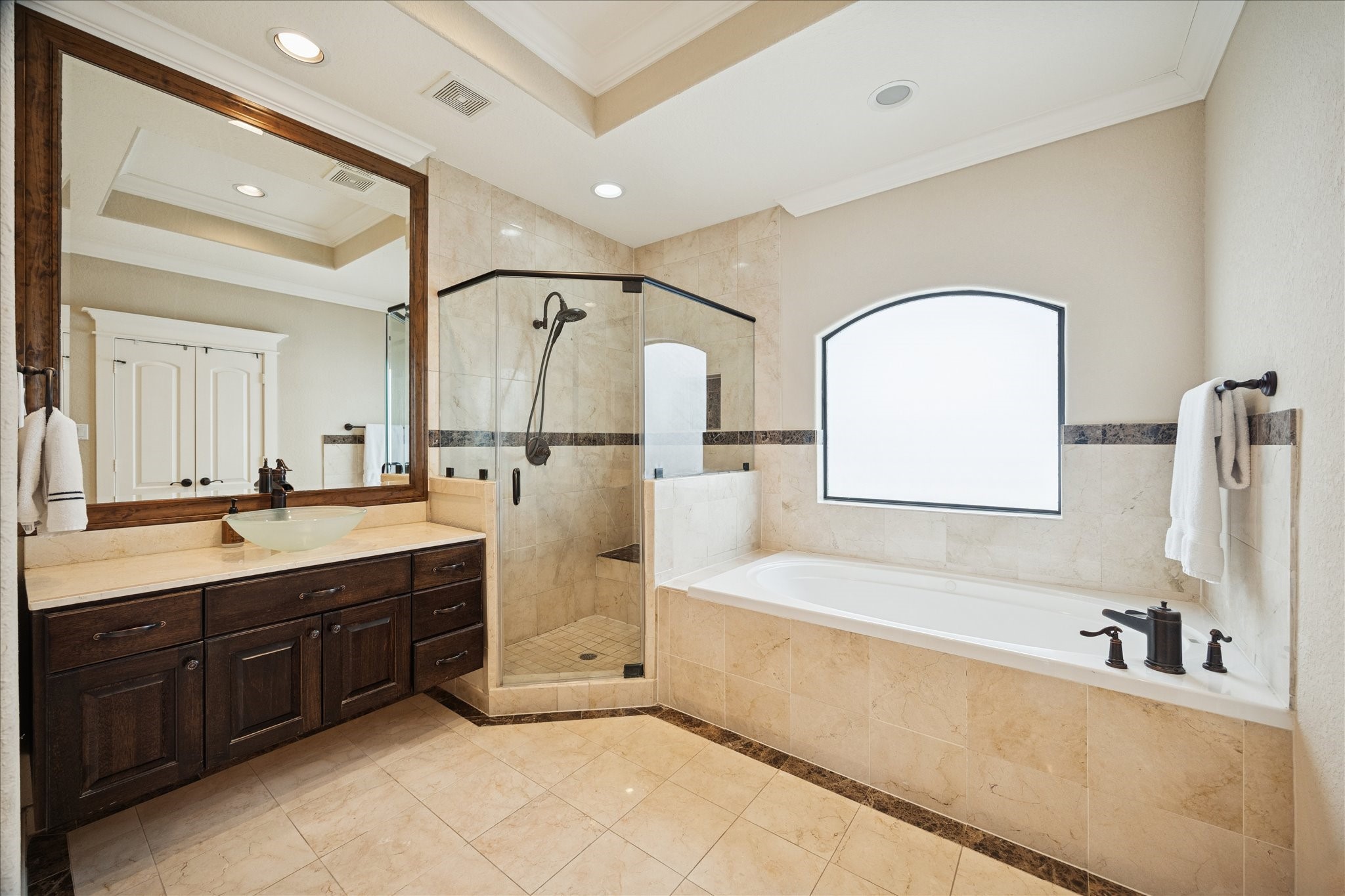 934 West 22nd Street, Unit B Houston, TX 77008 - Photo 23 of 29 a spacious bathroom with a tub sink and mirror