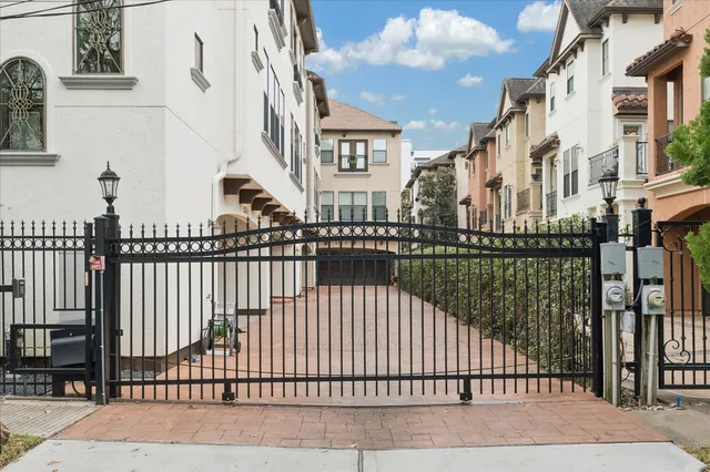 $485,000 | 934 West 22nd Street, Unit B, Houston, TX 77008