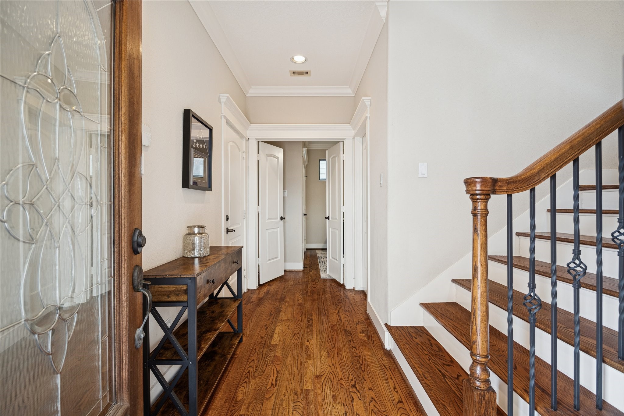 934 West 22nd Street, Unit B Houston, TX 77008 - Photo 9 of 29 a very nice looking room with a large window