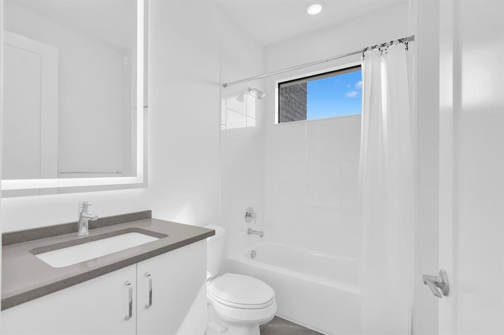 8571 Shoreacres Street Boca Raton, FL 33434 - Photo 66 of 95 5th Suite Bathroom on 2nd Floor
