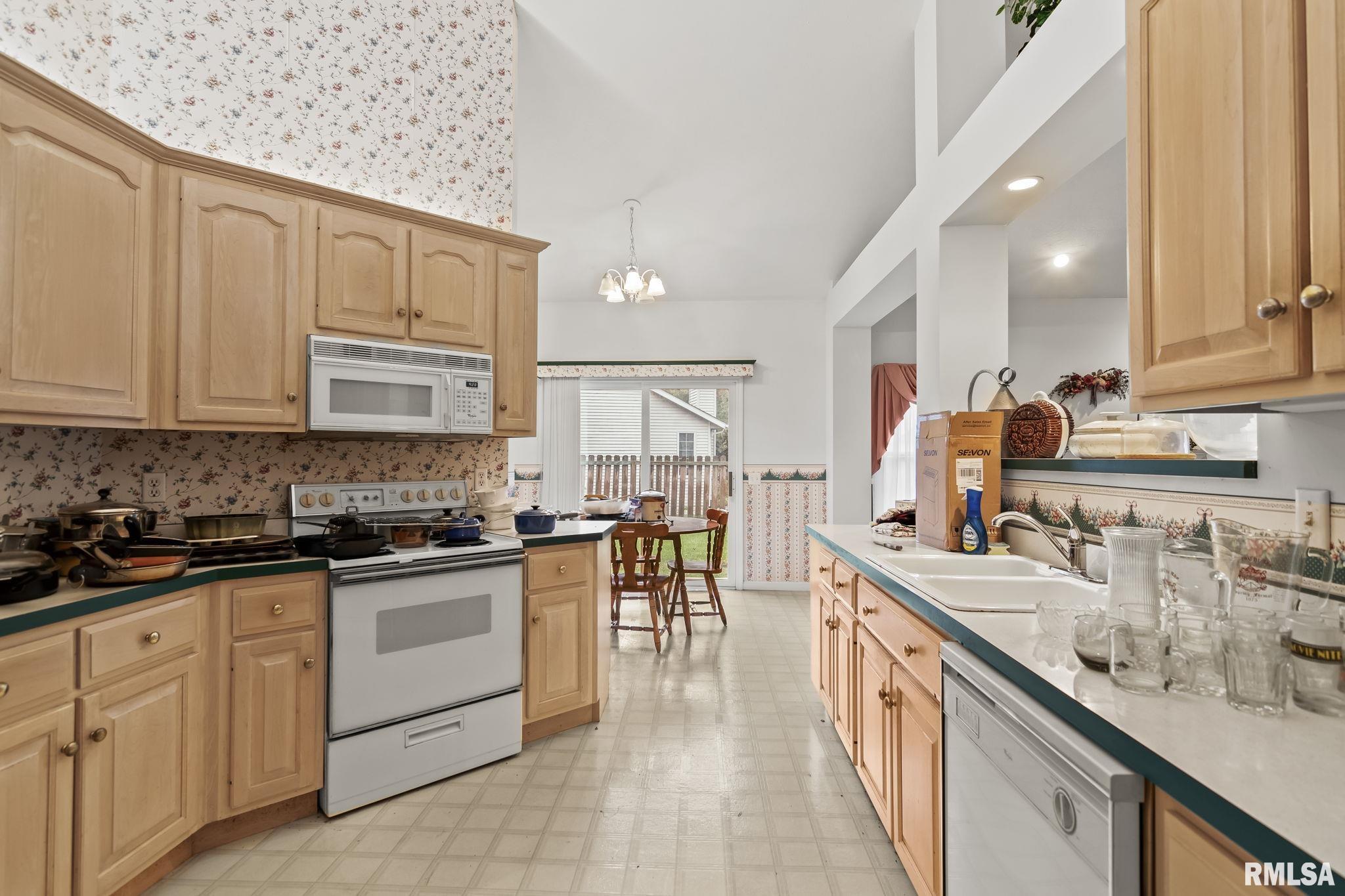 3928 Old Mill Springfield, IL 62711 - Photo 7 of 35