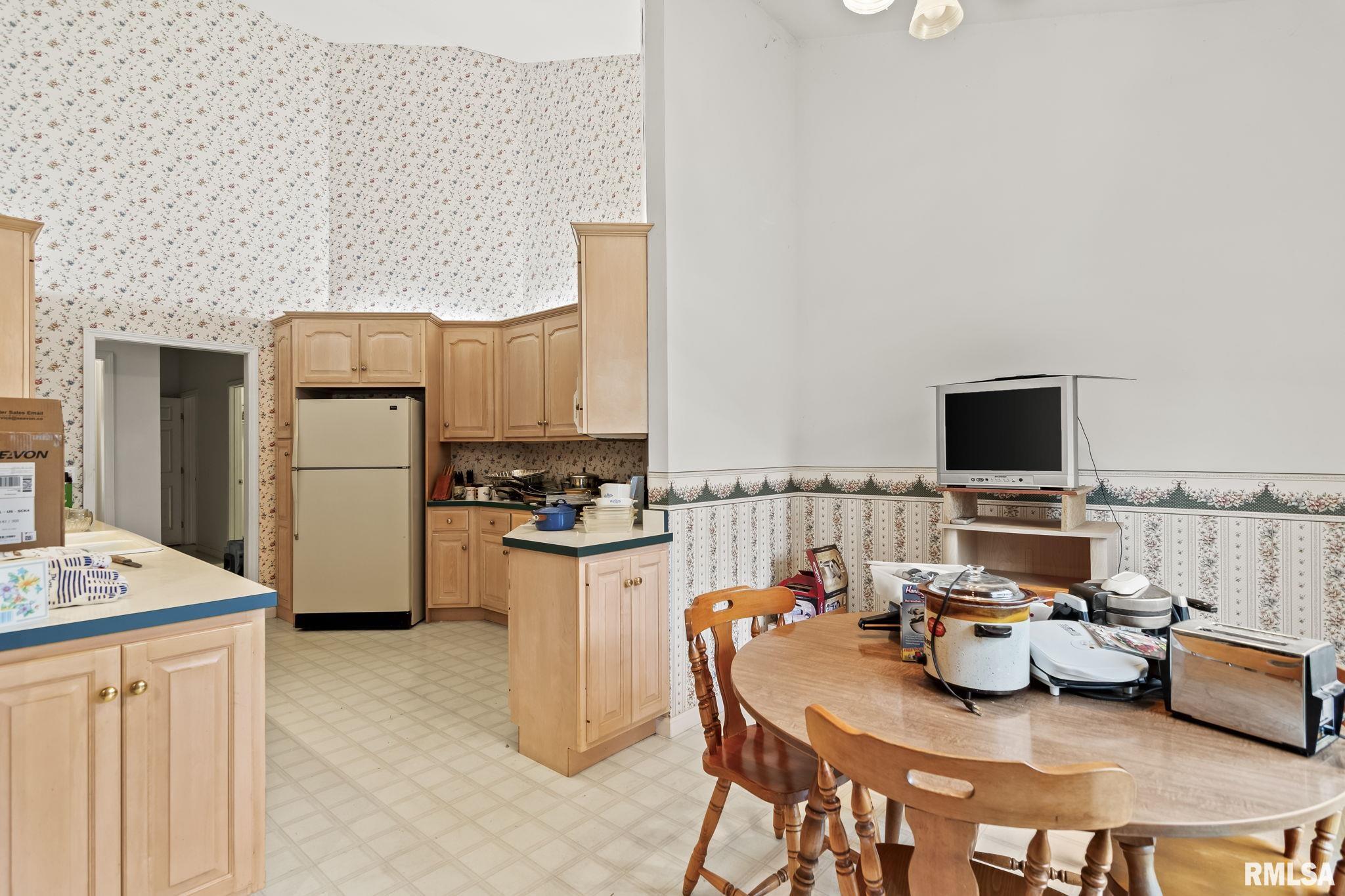 3928 Old Mill Springfield, IL 62711 - Photo 8 of 35