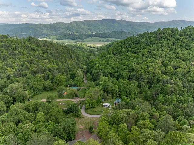 $287,000 | 1000 Mining Town Road, Mountain City, TN 37683