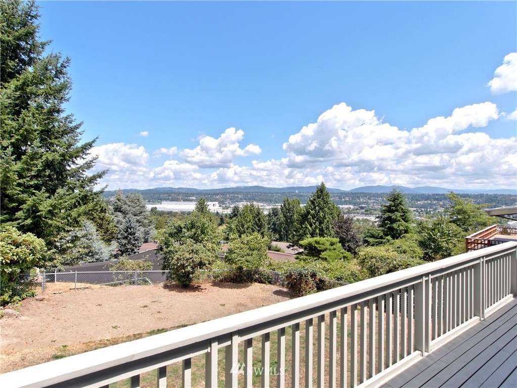 416 Seneca Avenue Northwest Renton, WA 98057 - Photo 3 of 24 Gallery Image 3