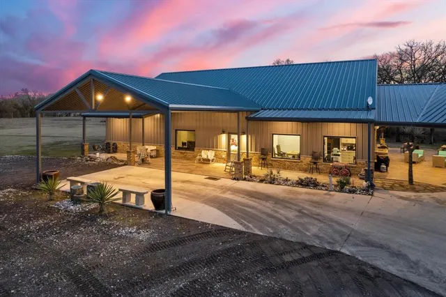 a view of a house with backyard and sitting area