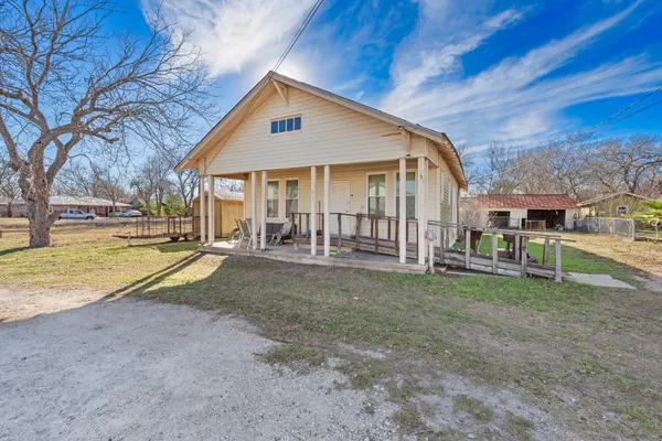 $150,999 | 917 Trinity Street, Lockhart, TX 78644