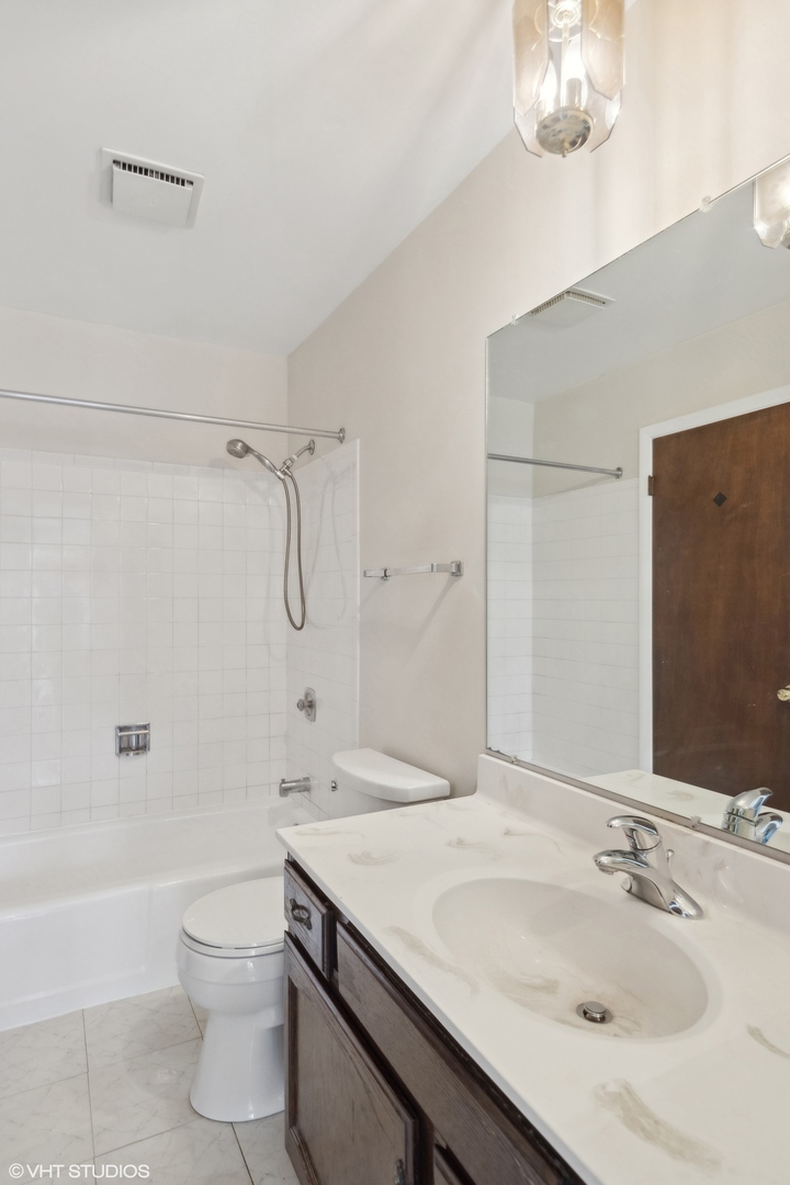 115 Regency Drive Lombard, IL 60148 - Photo 11 of 23