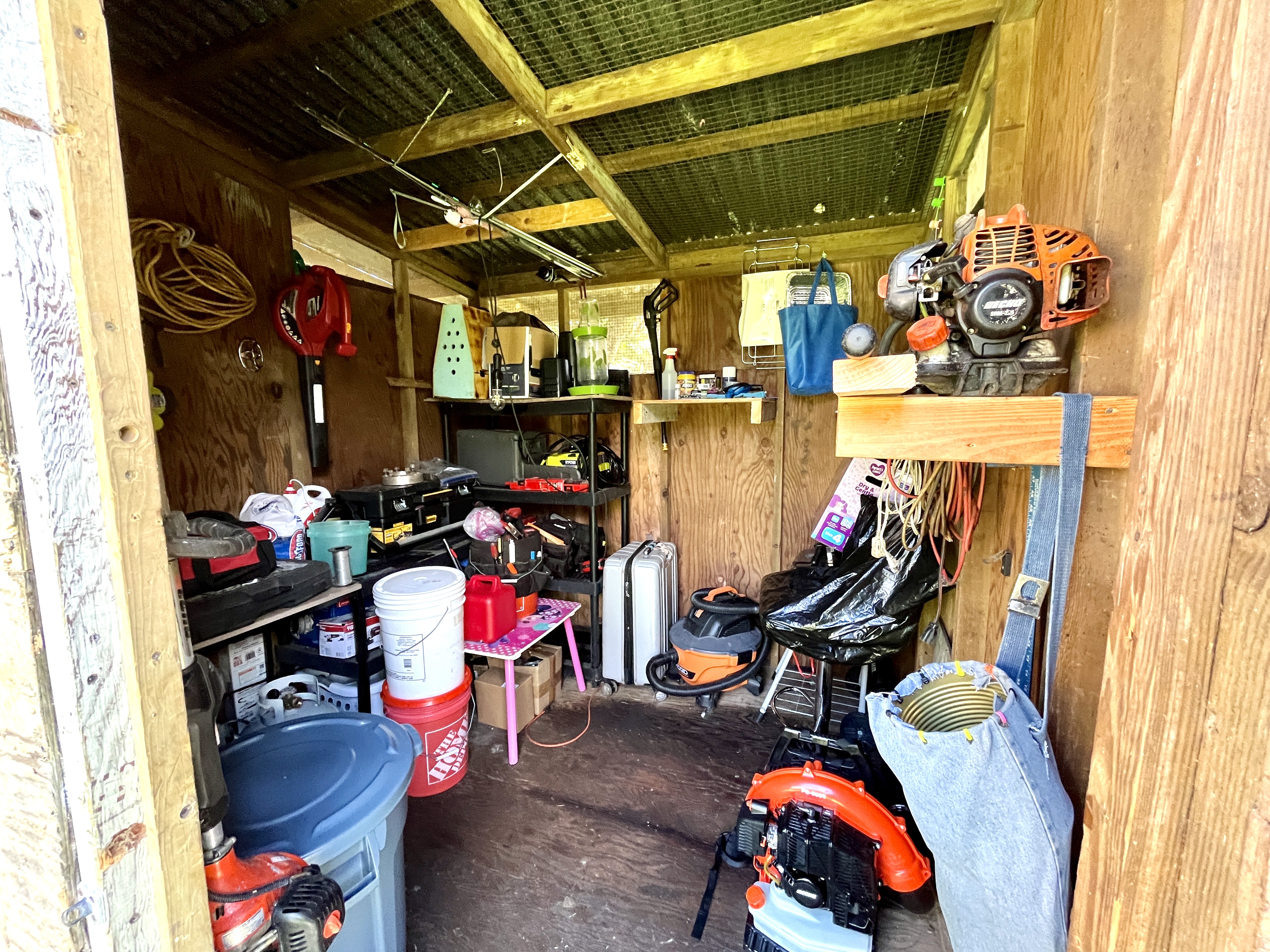 16-1088 Opeapea Road Kurtistown, HI 96760 - Photo 14 of 29 a room with musical instruments