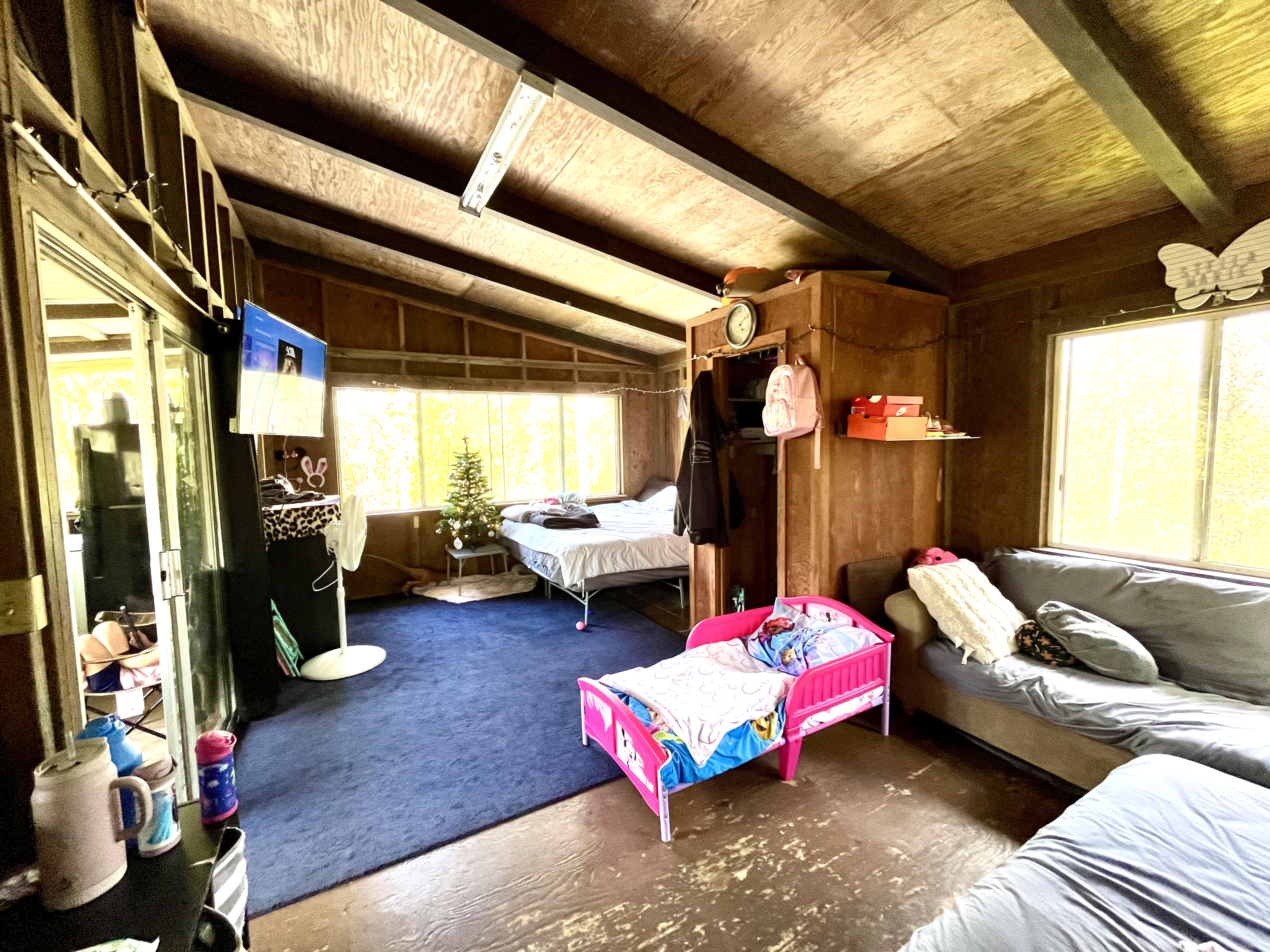 16-1088 Opeapea Road Kurtistown, HI 96760 - Photo 6 of 29 a living room with furniture and a window