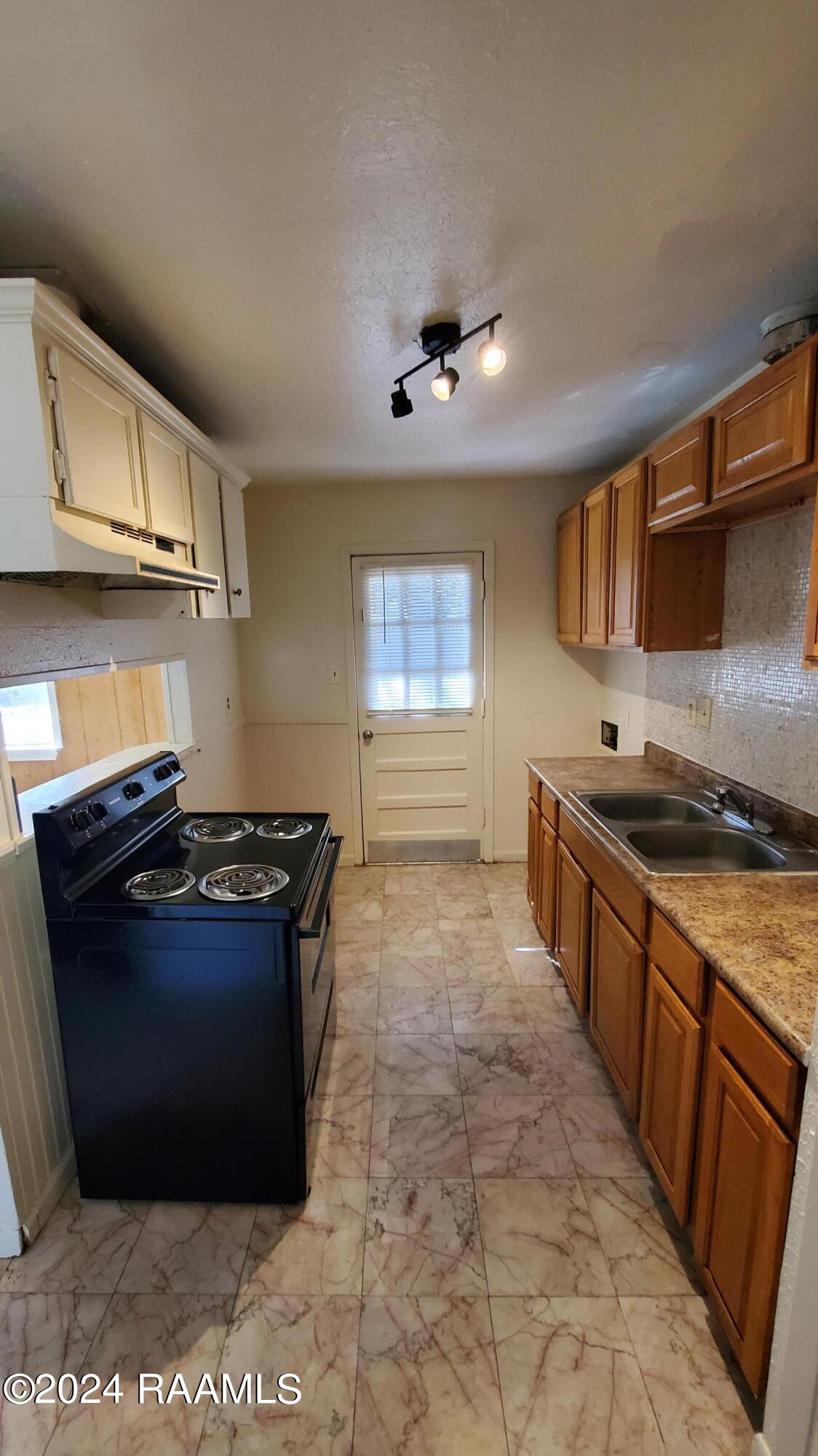 326 Guidry Road Lafayette, LA 70503 - Photo 2 of 11 20240117_125332
