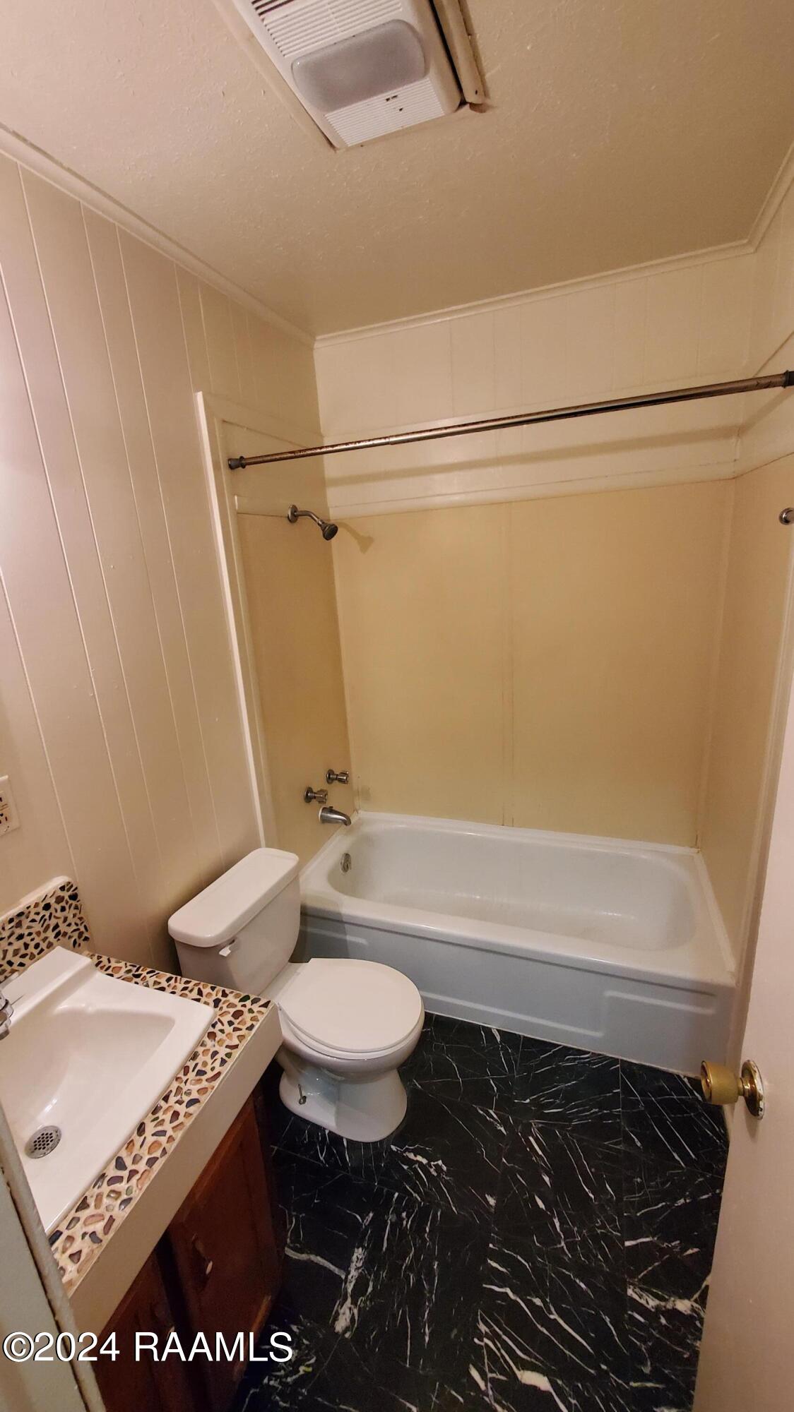 326 Guidry Road Lafayette, LA 70503 - Photo 7 of 11 20240117_125513