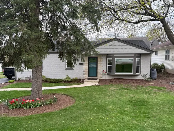 $387,000 | 949 Kenyon Street, Downers Grove, IL 60516