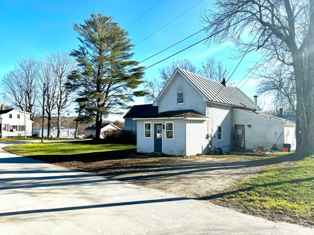 $70,000 | 41 Church Street, Clinton, ME 04927