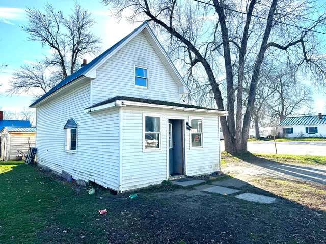 $70,000 | 41 Church Street, Clinton, ME 04927