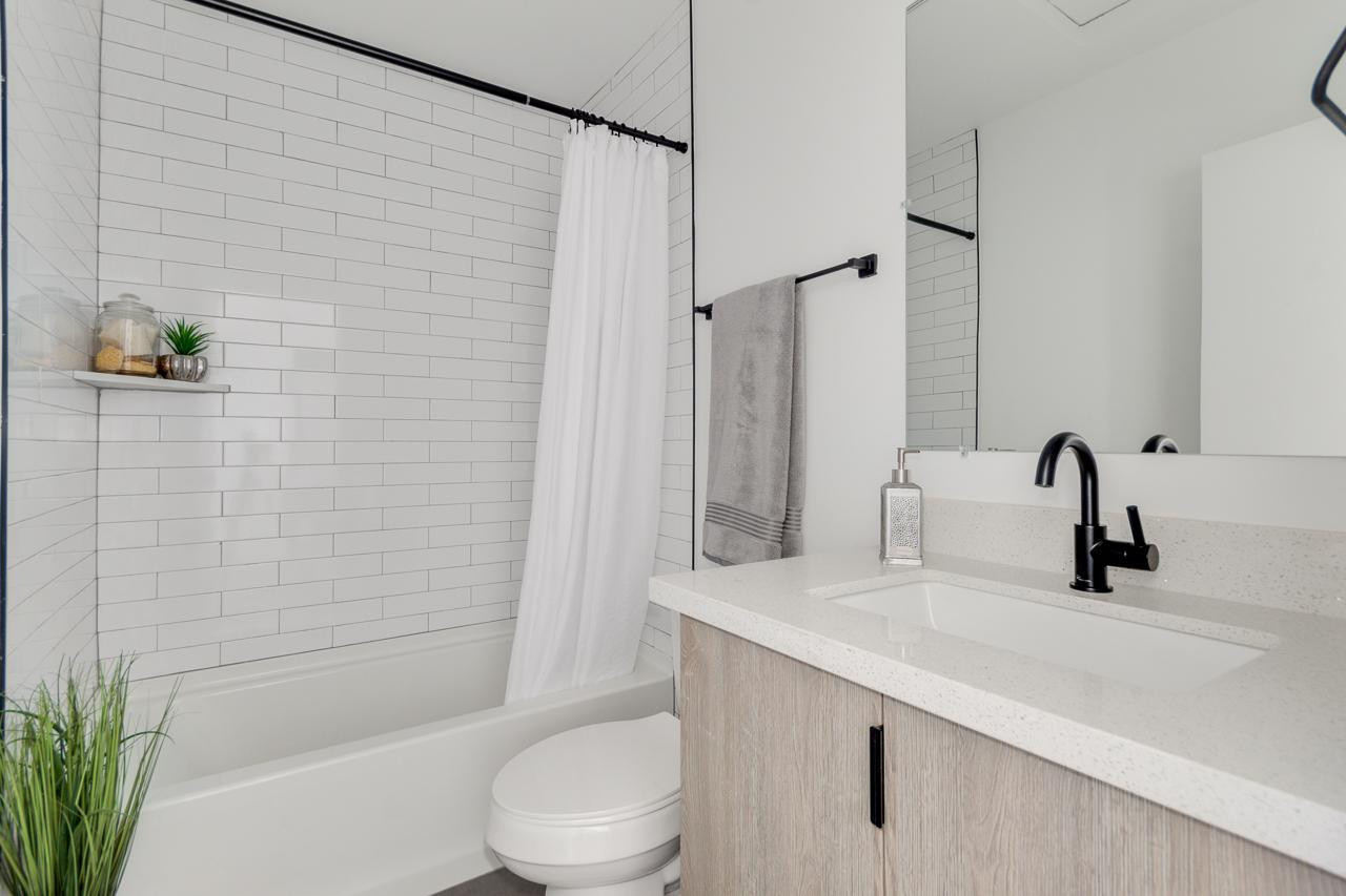 2512 East Thomas Road, Unit 1 Phoenix, AZ 85016 - Photo 19 of 24 a bathroom with a sink a toilet and shower