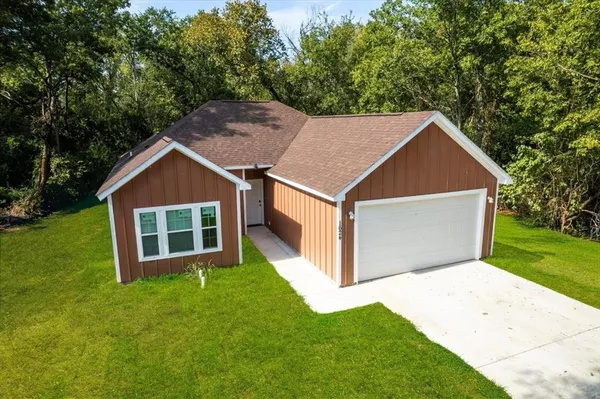 $2,000 | 1624 East Collin Street, Corsicana, TX 75110