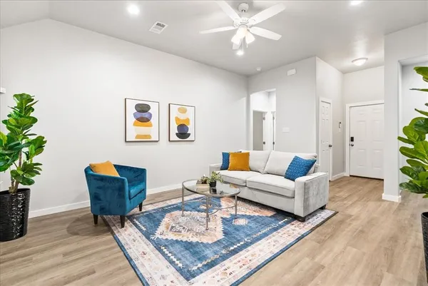 $2,000 | 1624 East Collin Street, Corsicana, TX 75110