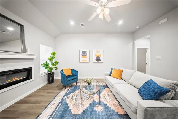 $2,000 | 1624 East Collin Street, Corsicana, TX 75110