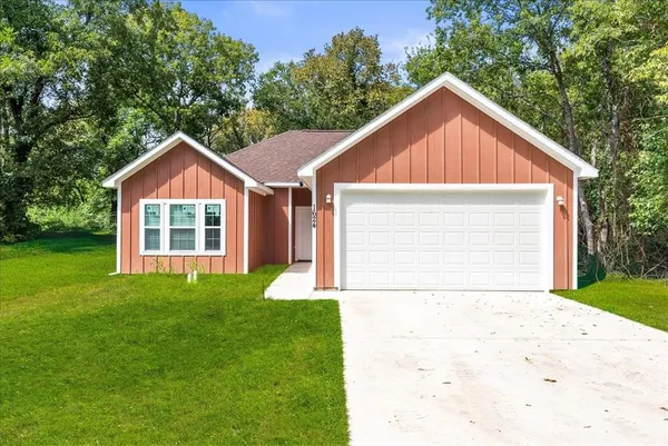 $2,000 | 1624 East Collin Street, Corsicana, TX 75110