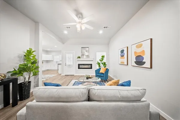 $2,000 | 1624 East Collin Street, Corsicana, TX 75110