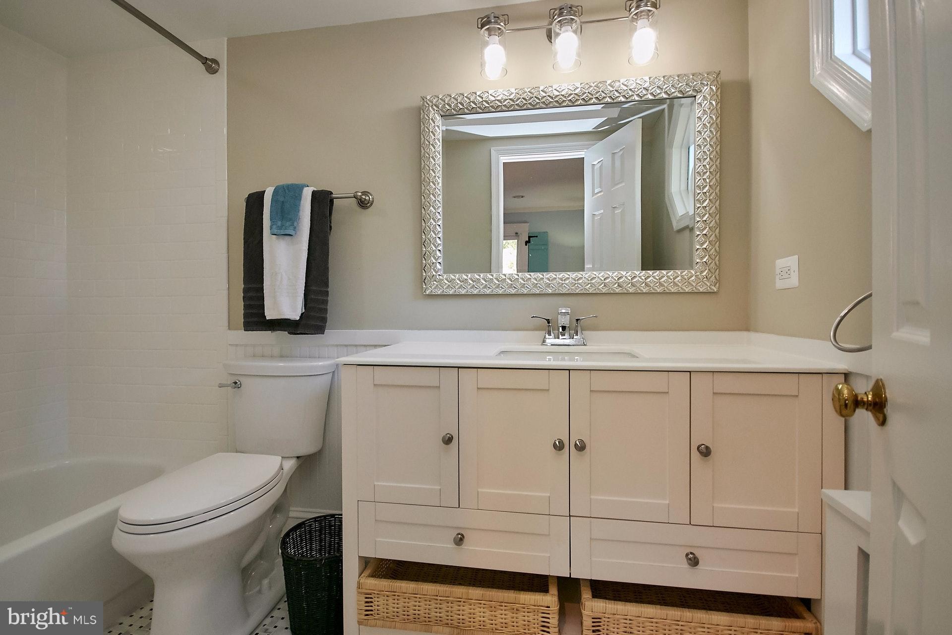 1927 Beulah Road Vienna, VA 22182 - Photo 14 of 30 Bath