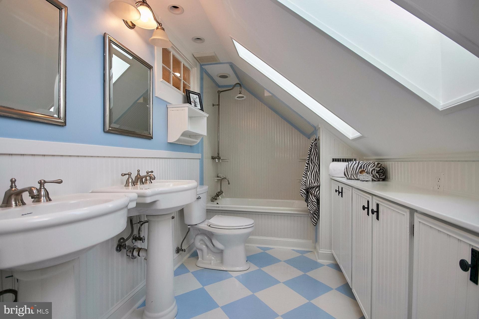 1927 Beulah Road Vienna, VA 22182 - Photo 22 of 30 Bath (Master)