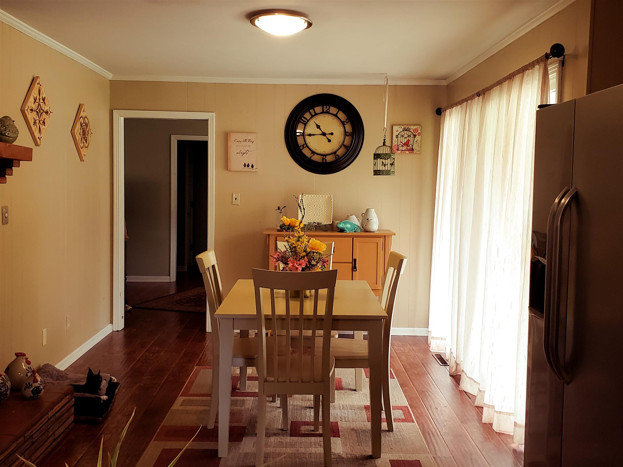 Bright and roomy eat in kitchen area.
