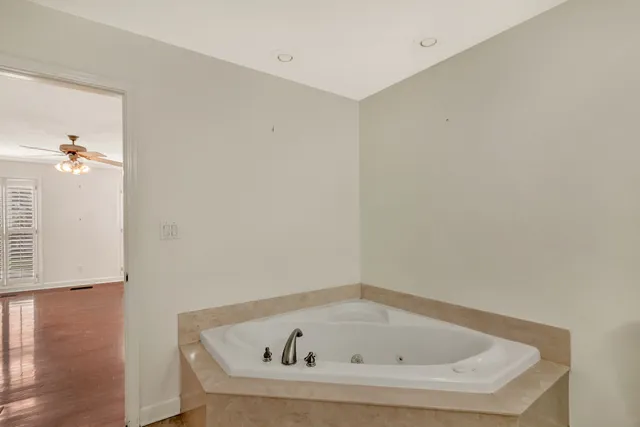 $460,000 | 1040 Anderson Drive, Paris, TN 38242