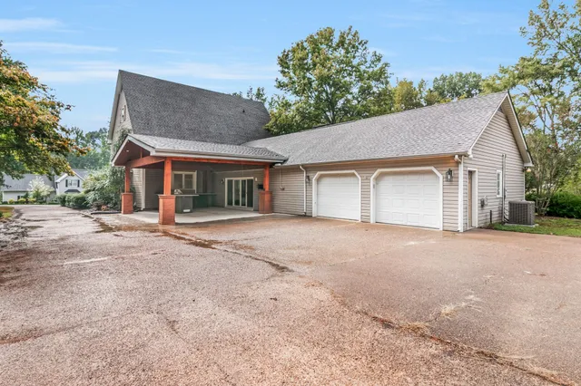 $460,000 | 1040 Anderson Drive, Paris, TN 38242