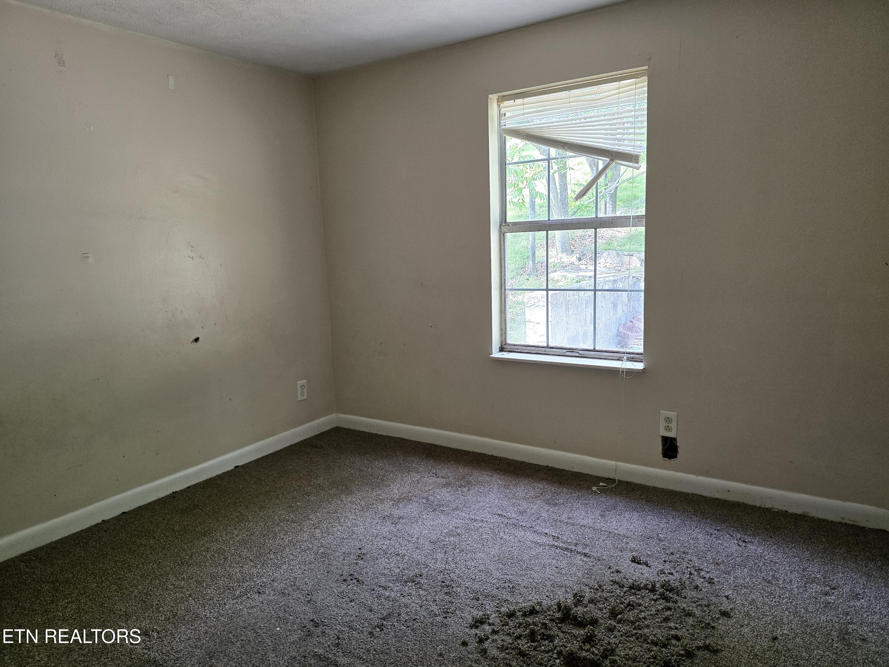 1533 Carroll Road Morristown, TN 37813 - Photo 13 of 34 20250502_154538