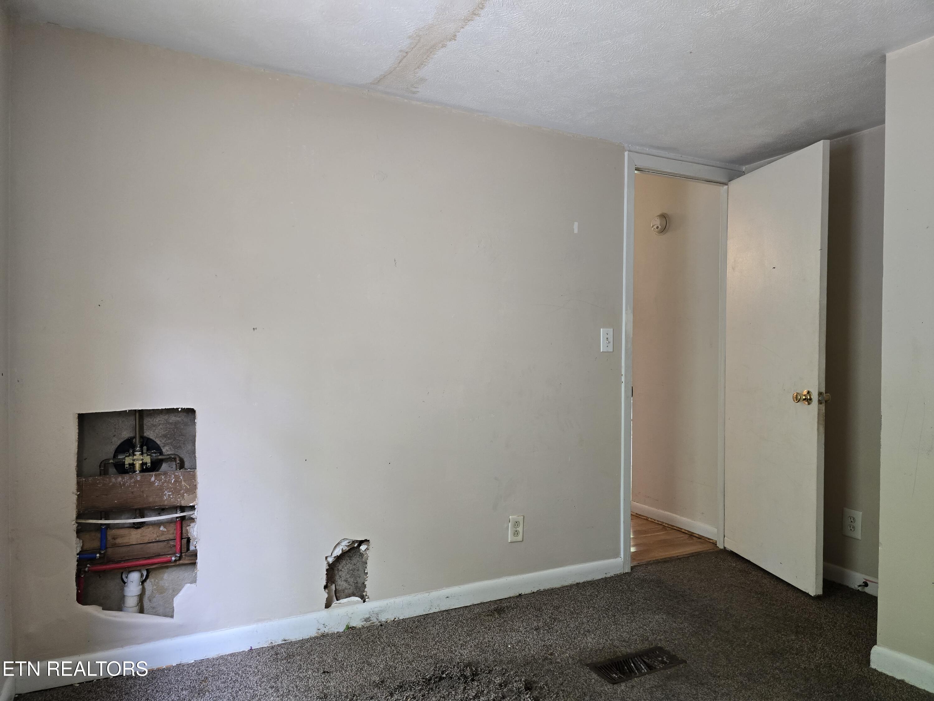1533 Carroll Road Morristown, TN 37813 - Photo 14 of 34 20250502_154607