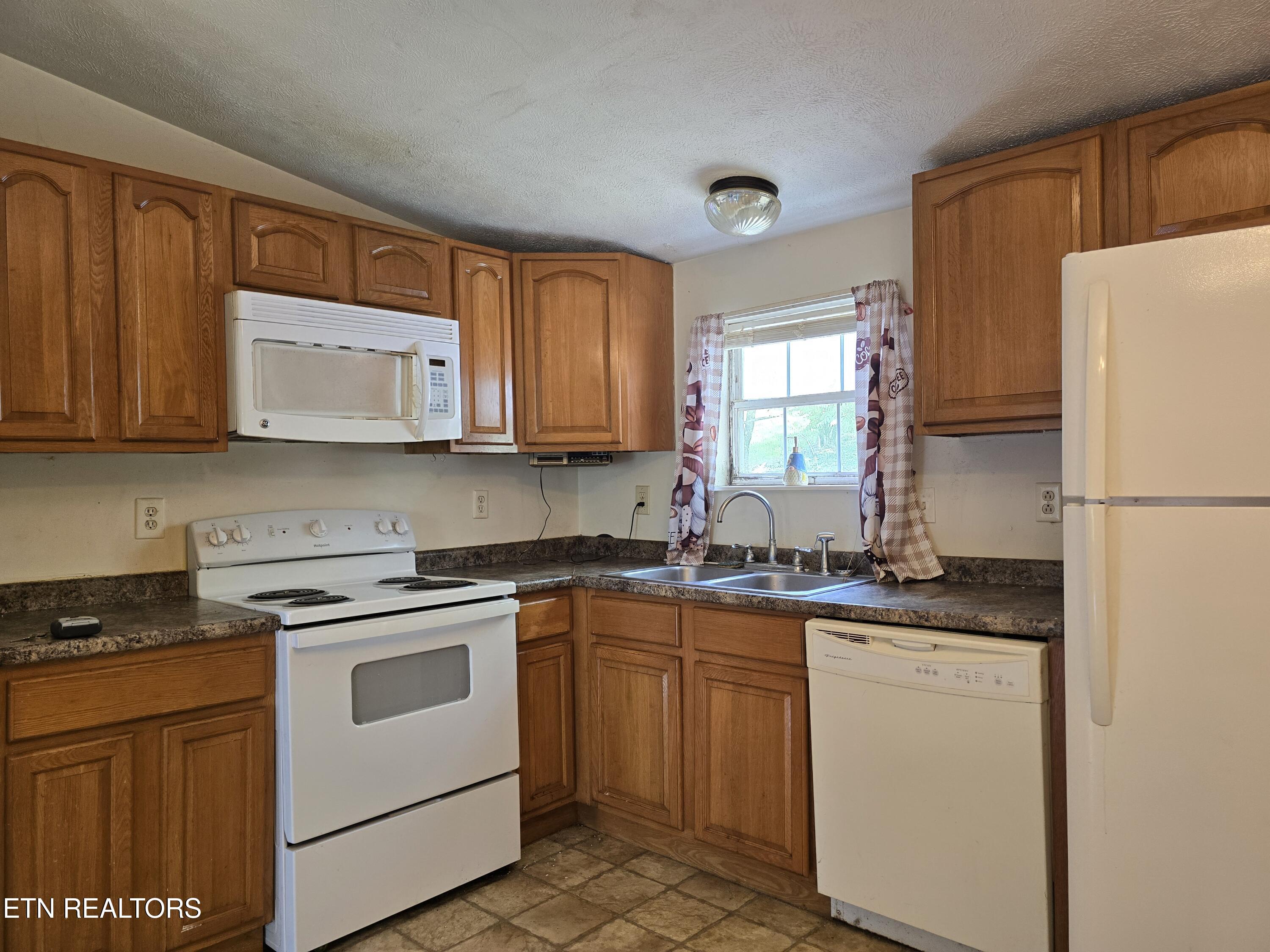 1533 Carroll Road Morristown, TN 37813 - Photo 16 of 34 20250502_154357