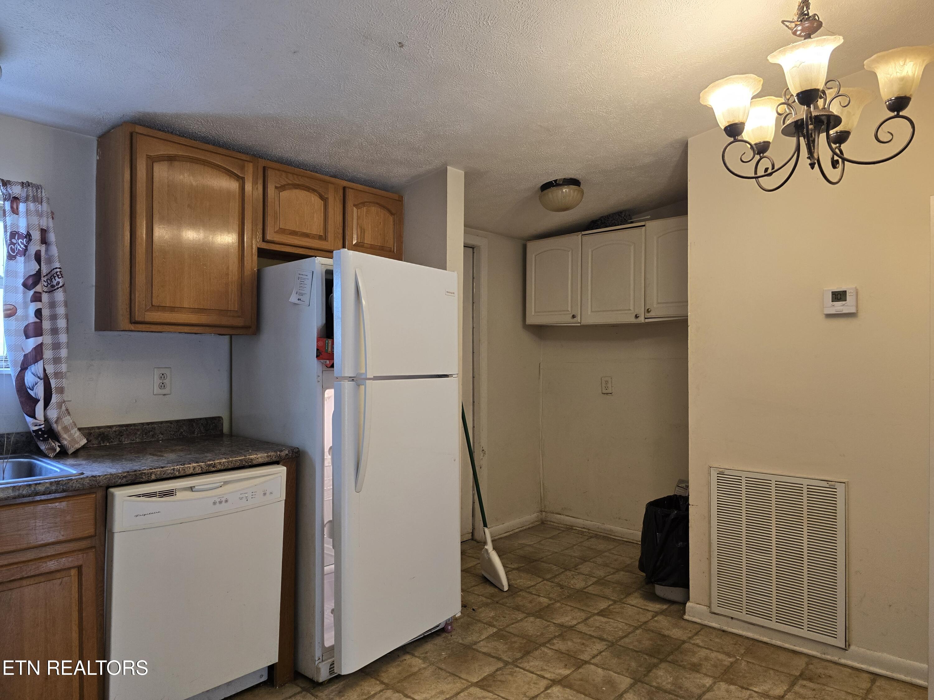 1533 Carroll Road Morristown, TN 37813 - Photo 17 of 34 20250502_154420