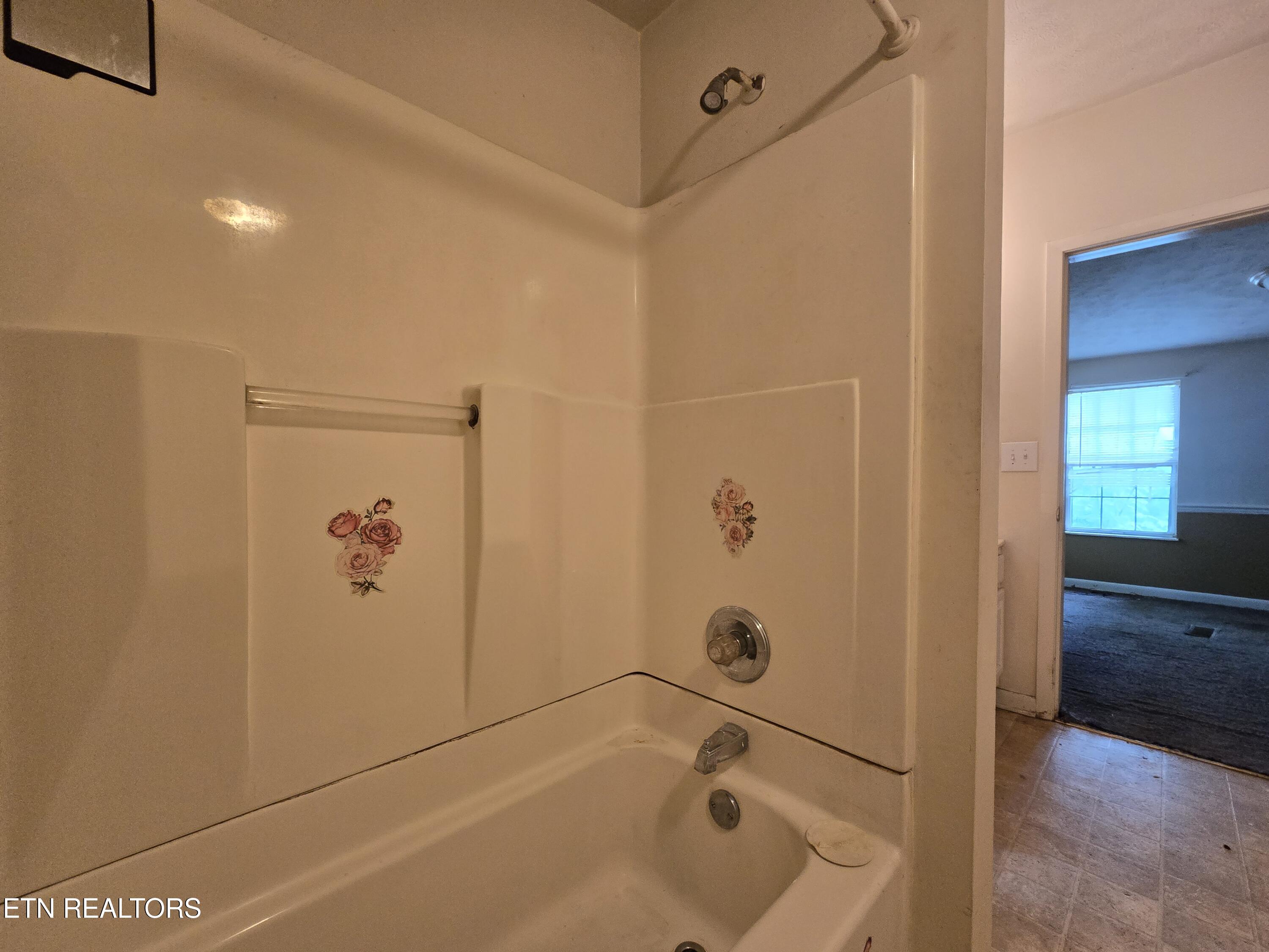 1533 Carroll Road Morristown, TN 37813 - Photo 8 of 34 20250502_153832