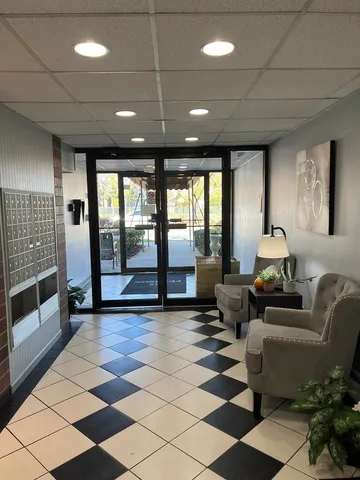 $1,600 | 835 Pearson Street, Unit 210, Des Plaines, IL 60016