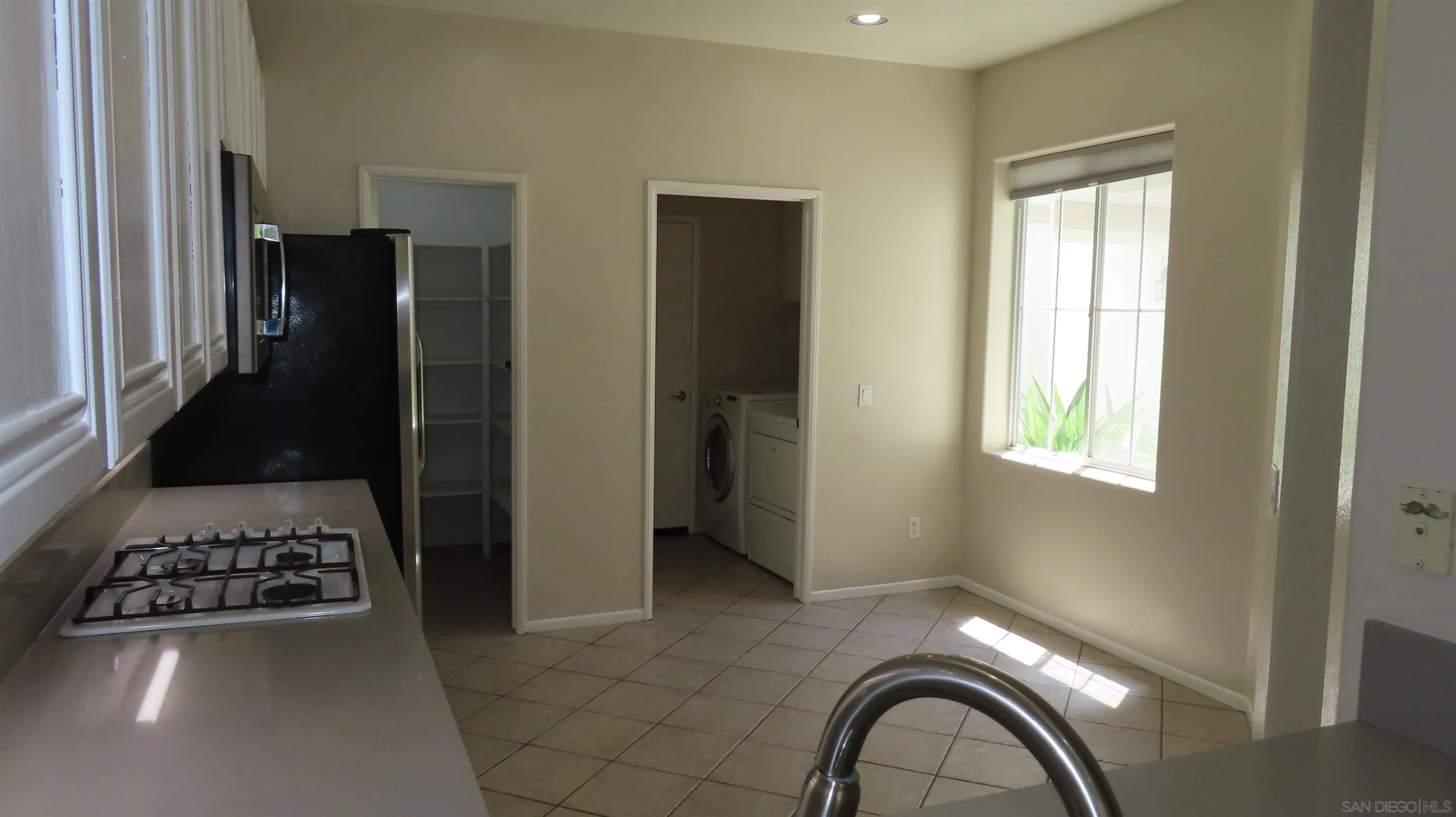 3755 Carmel View Road, Unit 3 San Diego, CA 92130 - Photo 10 of 43 Kitchen