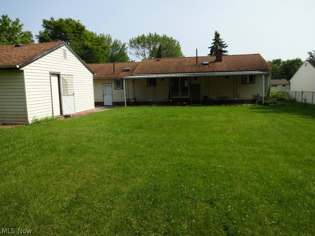 13592 Ruth Drive Strongsville, OH 44136 - Photo 4 of 16 Gallery Image 4