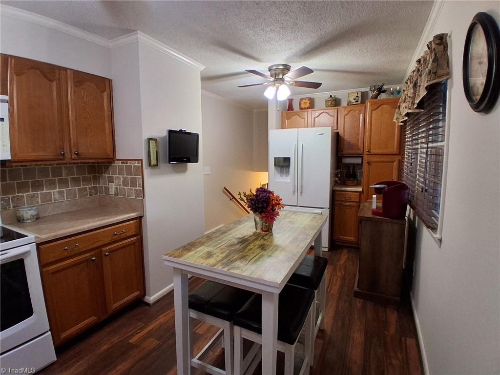 206 Bessemer Court King, NC 27021 - Photo 17 of 43